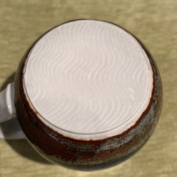 Art Pottery Mug with Chickadees. Copyrighted and signed “W. Morgan” - Picture 8 of 9